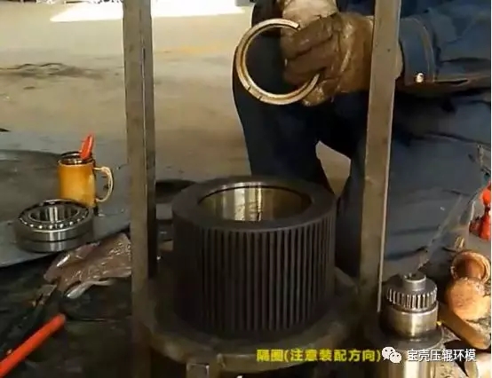 顆粒機(jī)壓輥總成安裝方法圖解