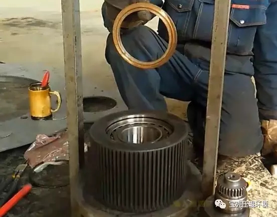 顆粒機(jī)壓輥總成安裝方法圖解