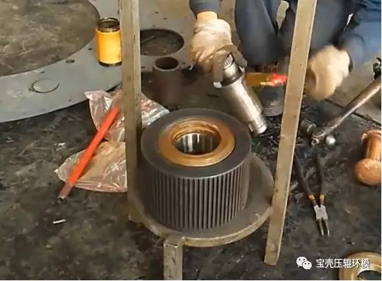 顆粒機(jī)壓輥總成安裝方法圖解